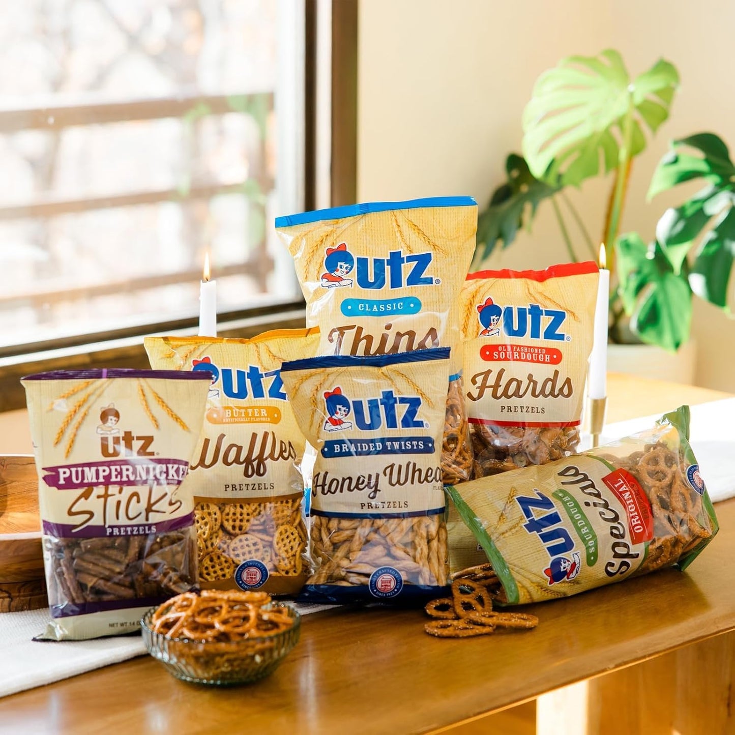 Utz Bulk Bite-Size Pretzels 52 oz Resealable Barrel – Low-Mess Shared Pantry Snack for Office Meetings and Coworker Breaks
