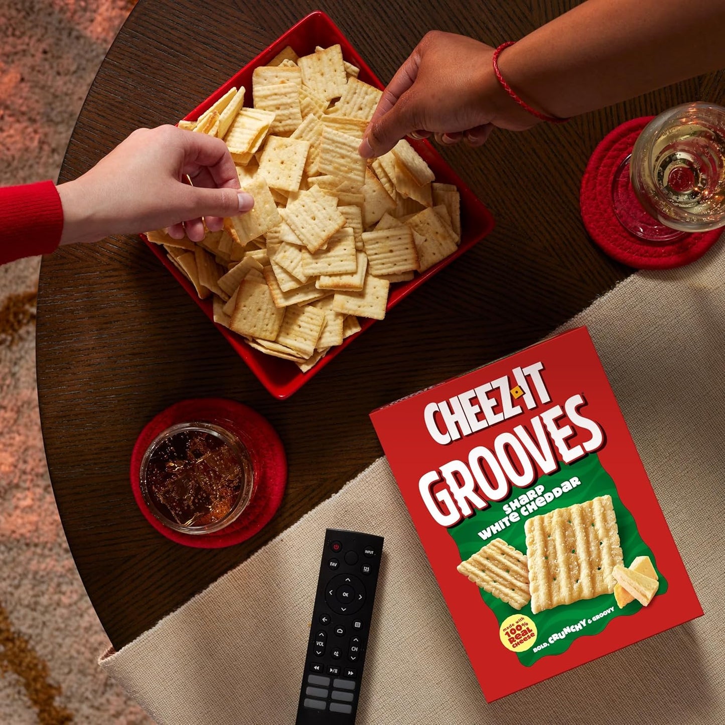 Cheez-It Grooves Sharp White Cheddar Crackers – Kosher-Certified Gift Box for Shabbat Tables, Rosh Hashanah Spreads, and Holiday Hosting, 17oz