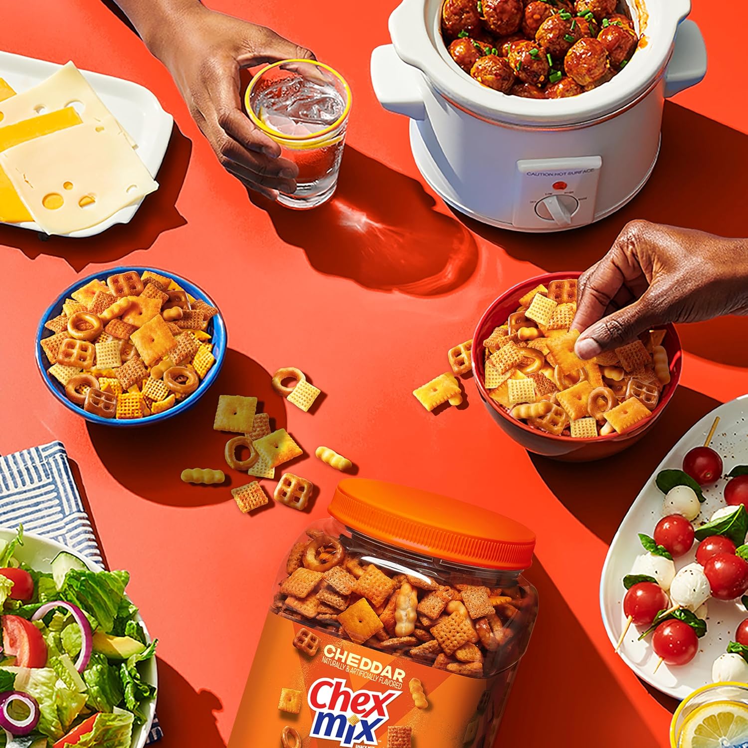 Chex Mix Cheddar Snack Mix Tub – Desk-Side Salty Snack for Home Office and Study Breaks, 20 oz Resealable