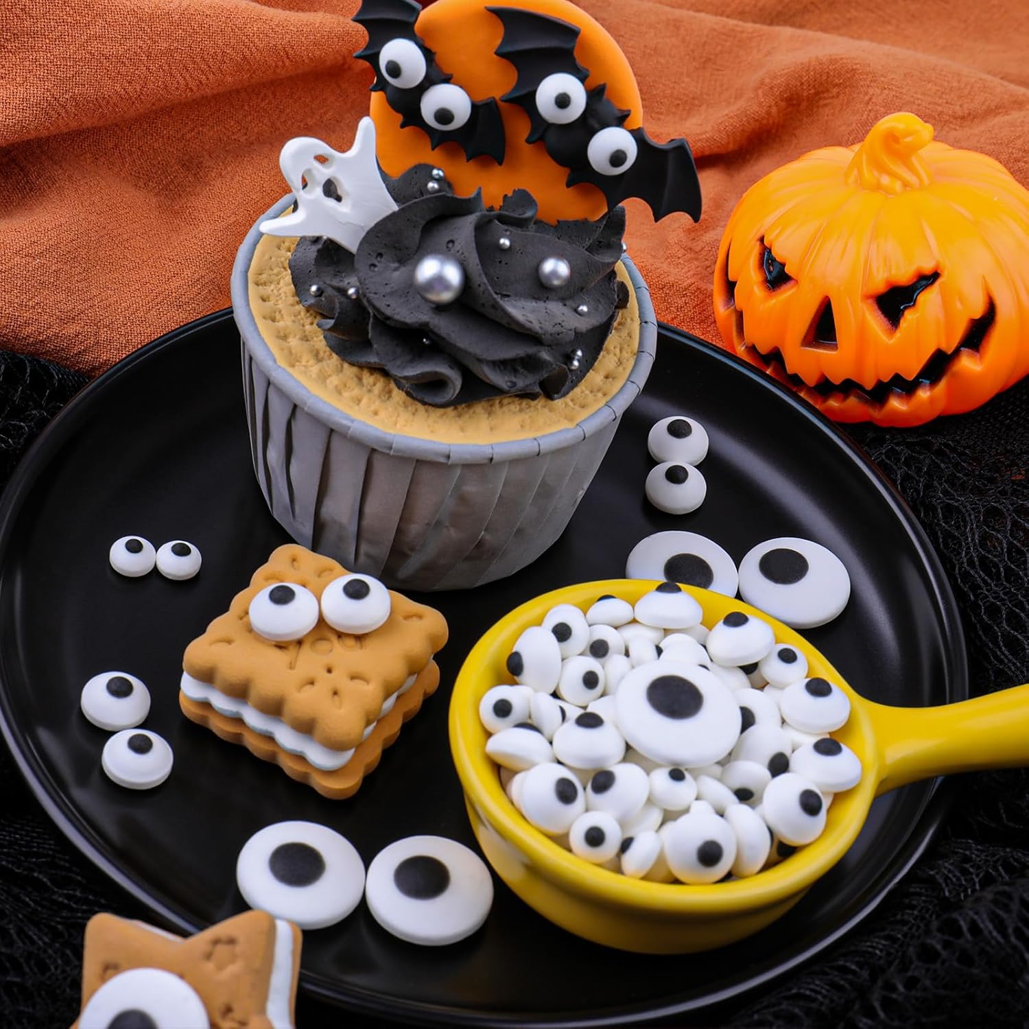 Eyeball Cake Decorating Sprinkles – Portable Edible Toppers for Open-Air Halloween Celebrations