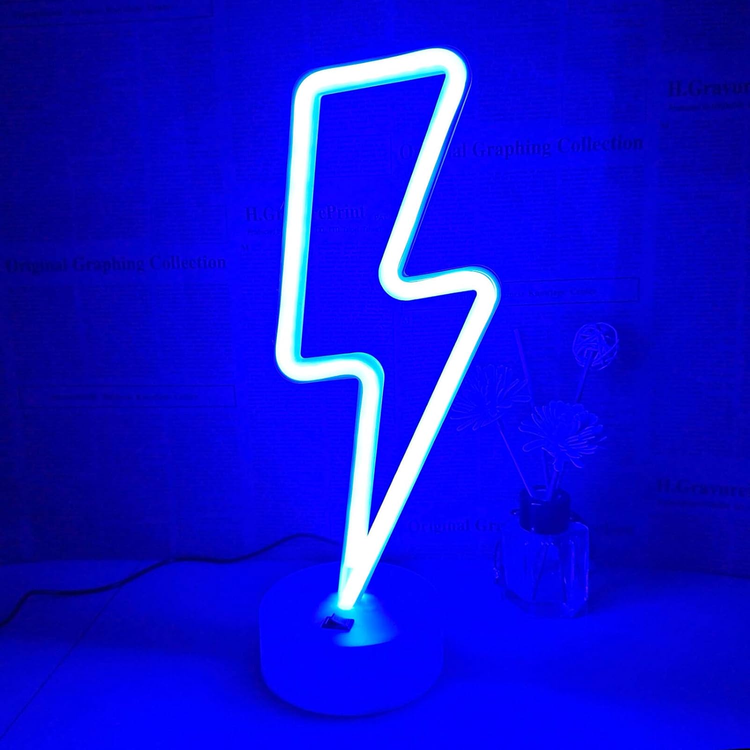 Lightning Bolt Neon Sign - Statement Wall Art for Game Room, Vibrant LED Neon Style Decor with Tabletop Stand