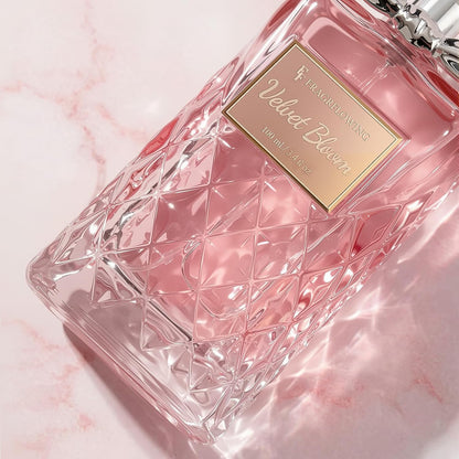 Lumière & Bloom Long-Lasting Floral Spray – Quiet Luxury Fragrance, Neutral-Tone Bottle