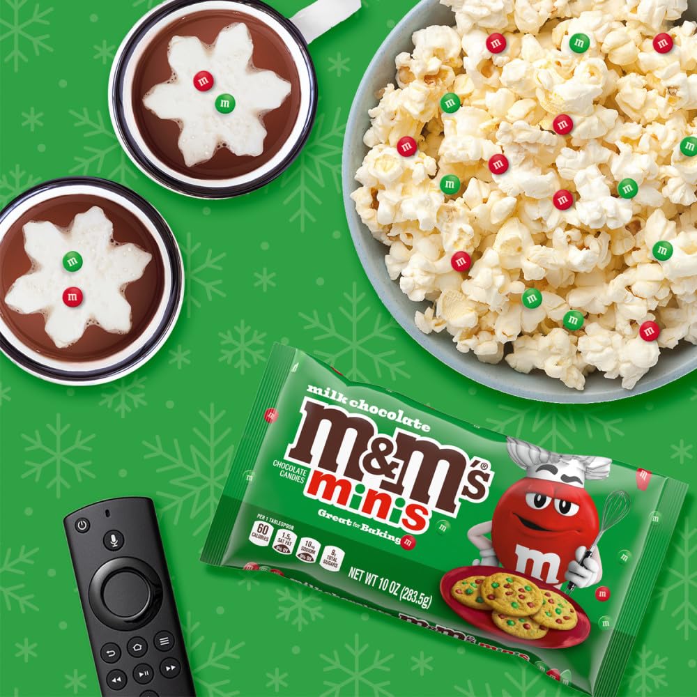 M&M'S Milk Chocolate Minis Christmas Candy – Ready-to-Wrap Hostess Gift and Stocking Filler, Festive Red and Green 10 oz