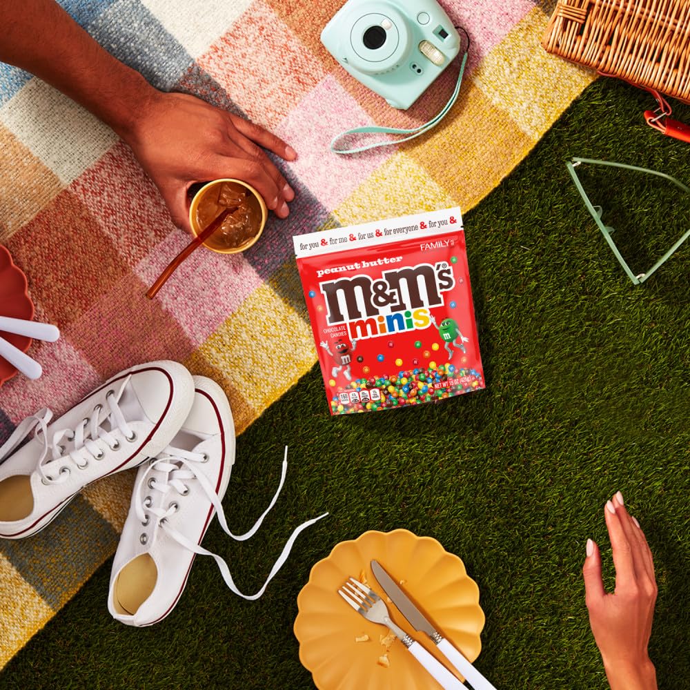 M&M'S Minis Peanut Butter Candy Family Size 15 oz Bag for Kids Baking Helpers, Playdate Snack Mix and Lunchbox Toppers