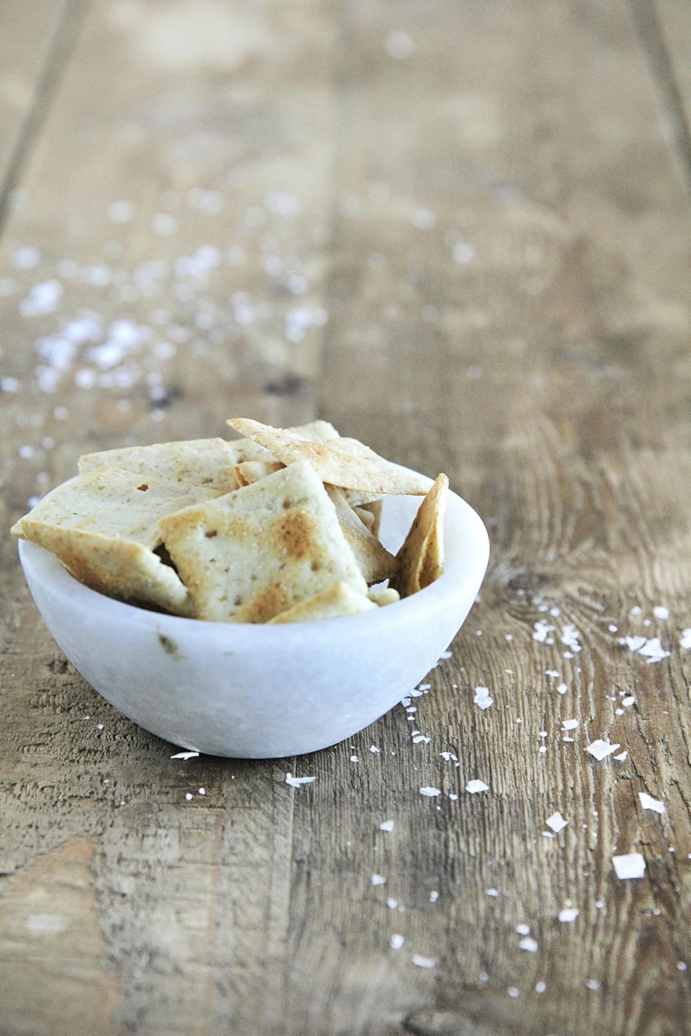 Simple Mills Almond Flour Crackers – Single-Box Pantry Essential for Restraint-Focused Homes