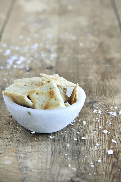 Simple Mills Almond Flour Crackers – Single-Box Pantry Essential for Restraint-Focused Homes