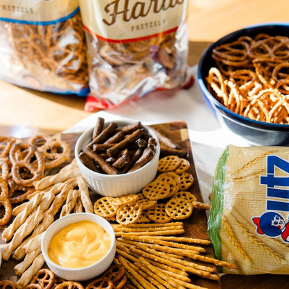 Utz Bulk Bite-Size Pretzels 52 oz Resealable Barrel – Low-Mess Shared Pantry Snack for Office Meetings and Coworker Breaks