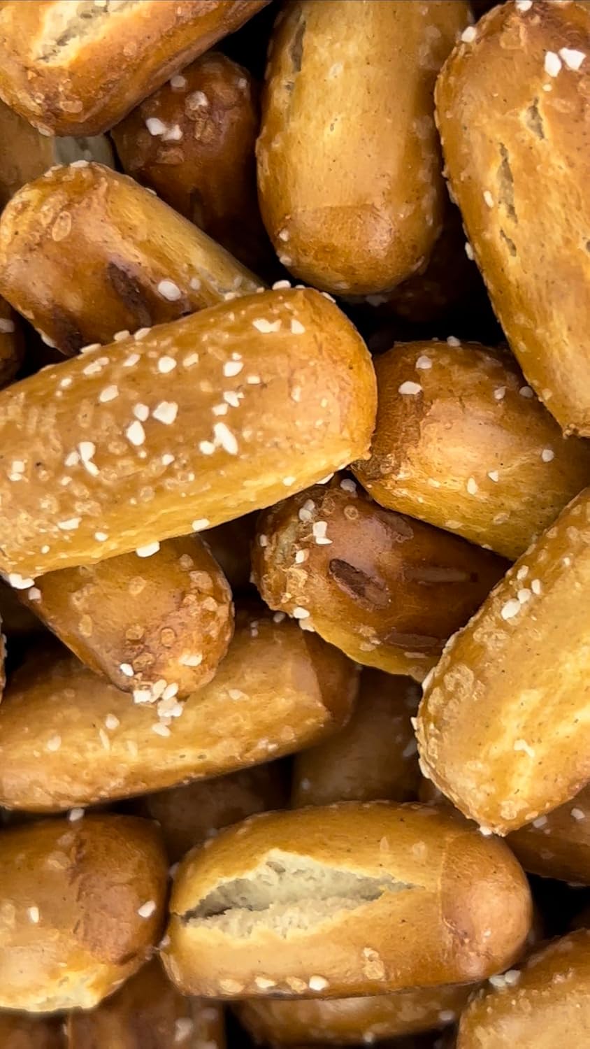 Utz Bulk Bite-Size Pretzels 52 oz Resealable Barrel – Low-Mess Shared Pantry Snack for Office Meetings and Coworker Breaks